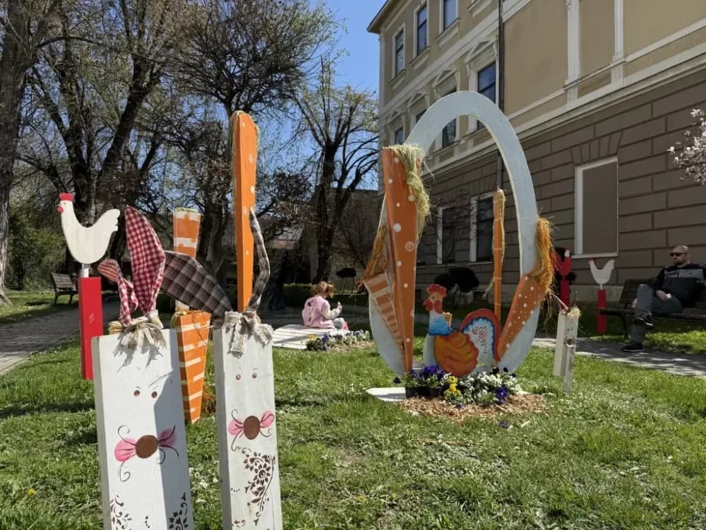 Uskrsna idila na ulicama Slaovonskog Broda: Šarene pisanice i veseli ukrasi za sve posjetitelje