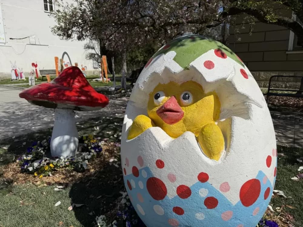 Uskrsna idila na ulicama Slaovonskog Broda: Šarene pisanice i veseli ukrasi za sve posjetitelje