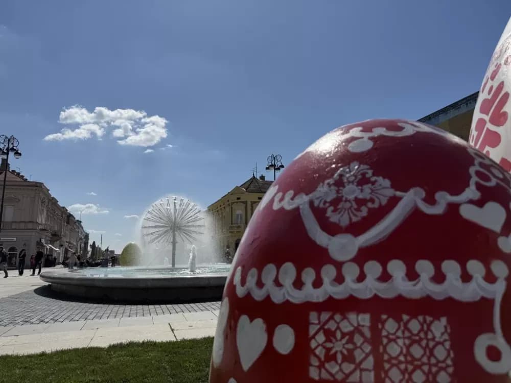 Uskrsna idila na ulicama Slaovonskog Broda: Šarene pisanice i veseli ukrasi za sve posjetitelje