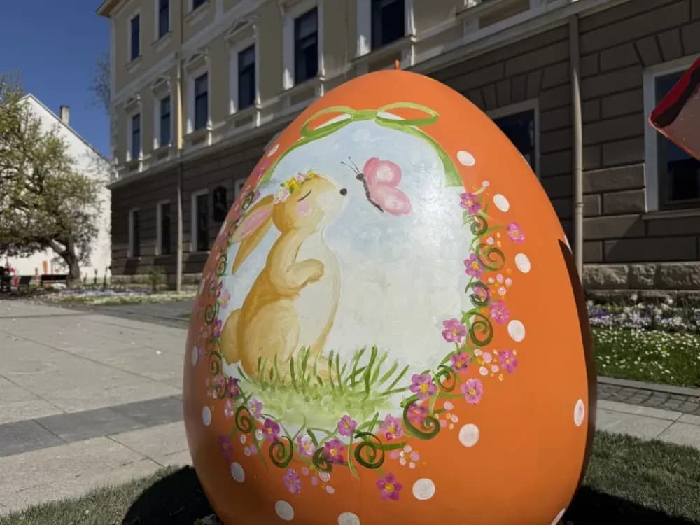 Uskrsna idila na ulicama Slaovonskog Broda: Šarene pisanice i veseli ukrasi za sve posjetitelje