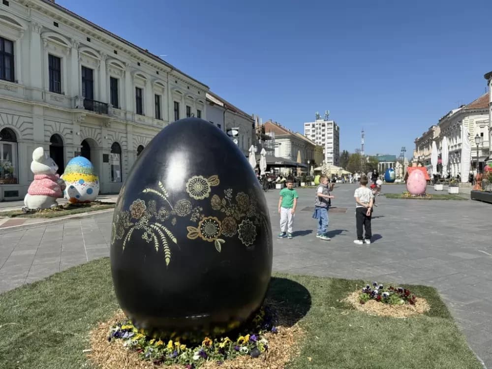 Uskrsna idila na ulicama Slaovonskog Broda: Šarene pisanice i veseli ukrasi za sve posjetitelje