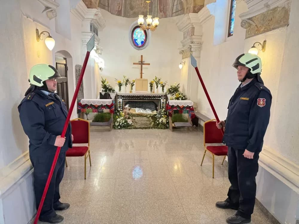 Sibinjski vatrogasci čuvali Isusov grob uoči Uskrsa