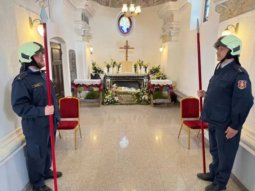 Sibinjski vatrogasci čuvali Isusov grob uoči Uskrsa