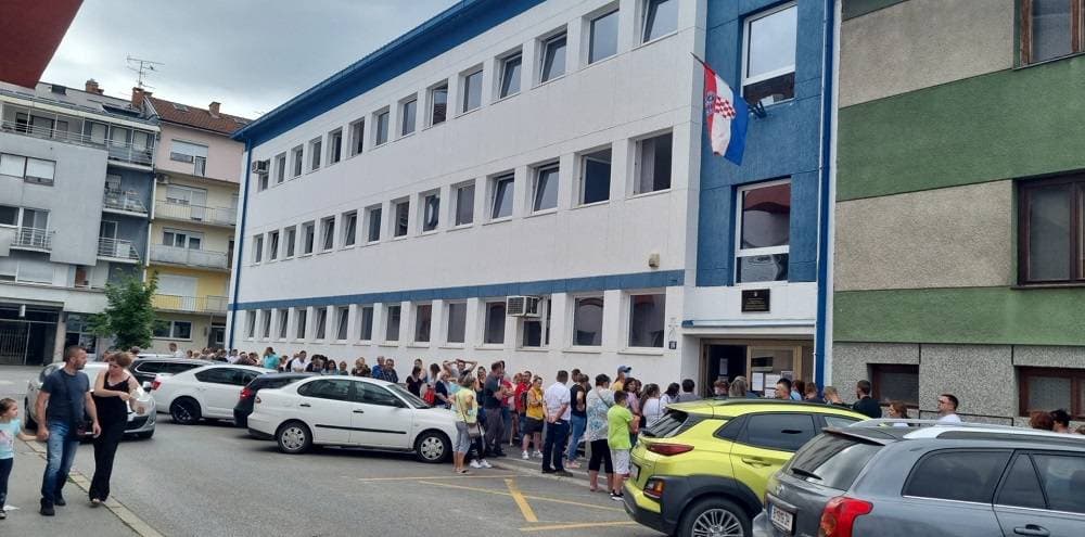 OSNOVANA UDRUGA „EKO KUTJEVO“: Školski primjer građanske inicijative uz prepunu dvoranu i zelene zastavice