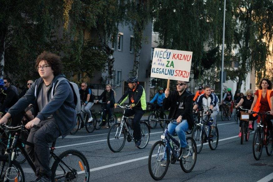 Veliki jubilej požeških bajkera: Moto klub Independente slavi 20 godina rada uz vola na ražnju i rock spektakl