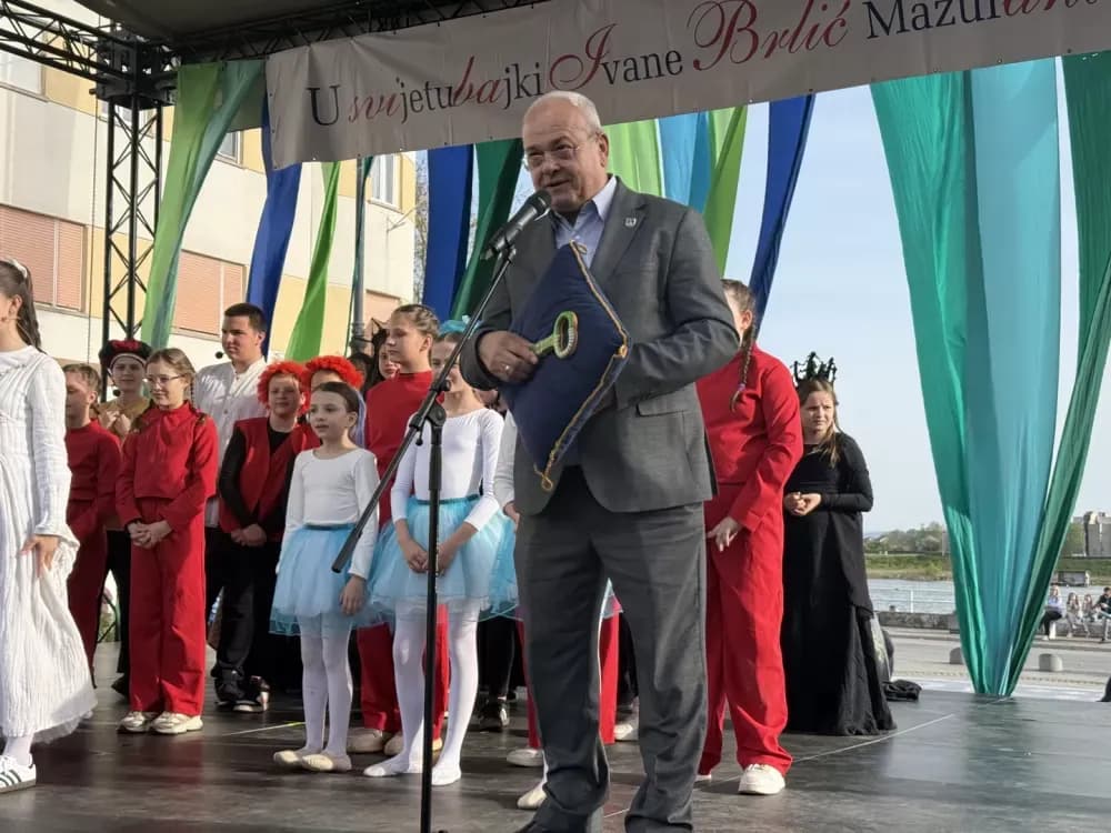 Smjena vlasti u Slavonskom Brodu, ključeve grada preuzeli najmlađi
