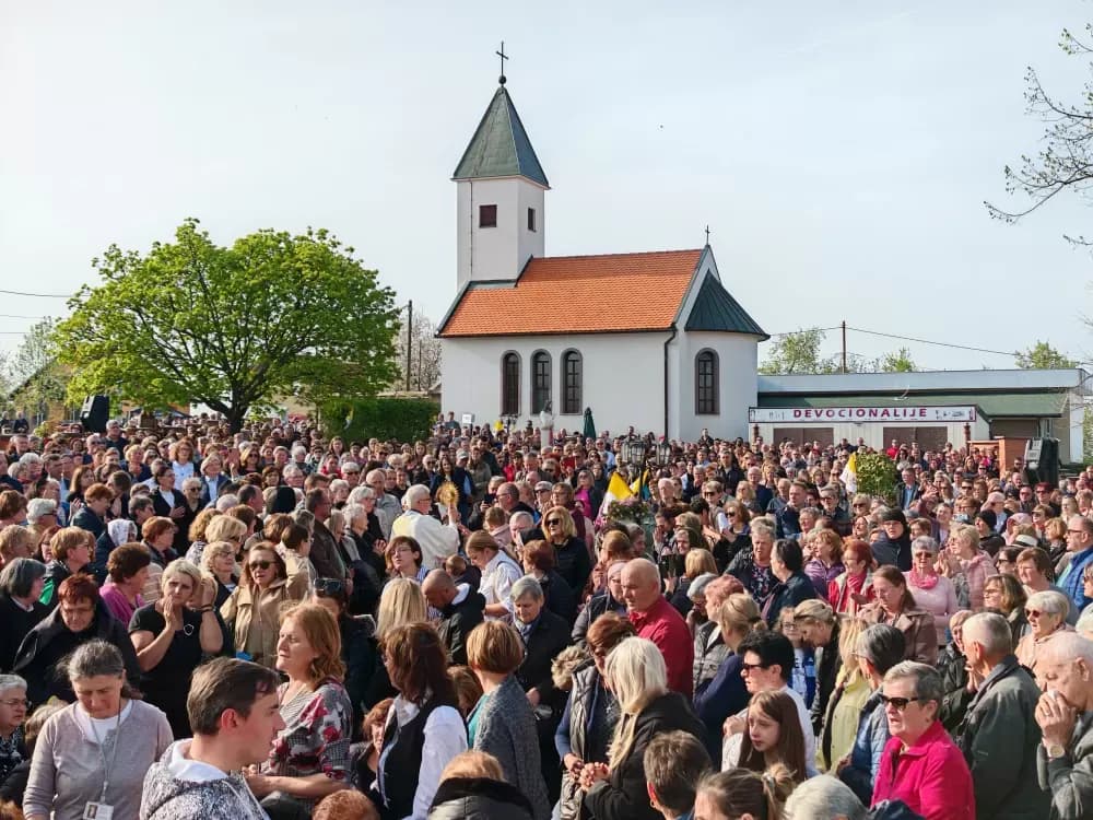 /FOTOGALERIJA/ Tisuće hodočasnika na proslavi svetkovine Božjeg Milosrđa