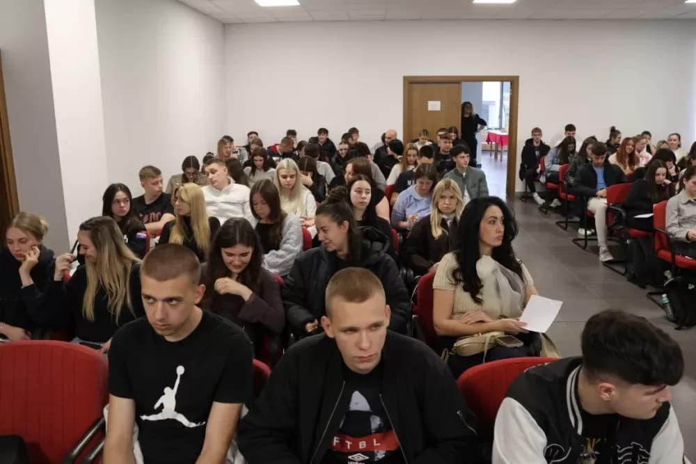 Županijska komora Sl. Brod okupila učenike na edukaciji o financijskoj pismenosti