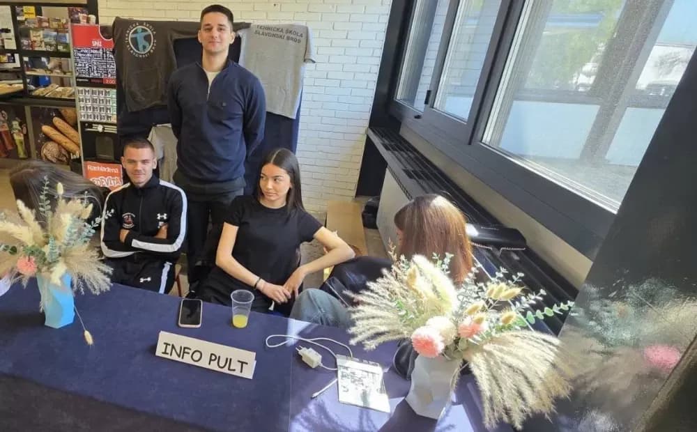 Budući srednjoškolci zavirili u svijet tehnike i inovacija: Tehnička škola Slavonski Brod pokazala kako izgleda obrazovanje budućnosti
