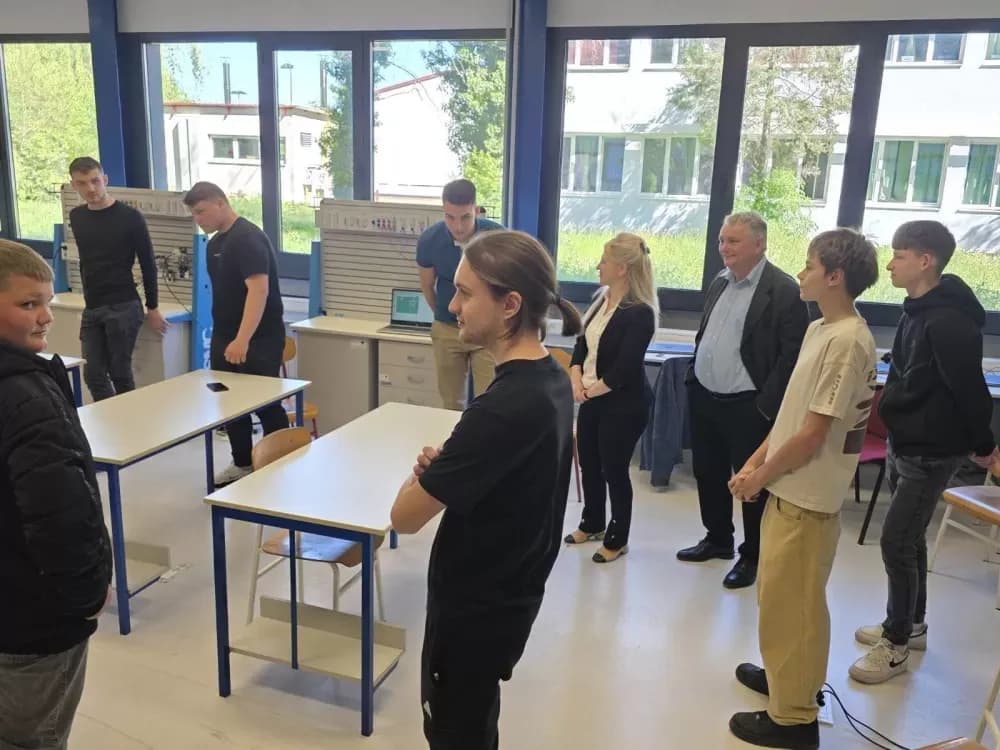 Budući srednjoškolci zavirili u svijet tehnike i inovacija: Tehnička škola Slavonski Brod pokazala kako izgleda obrazovanje budućnosti