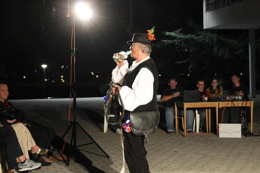 Biškupci odjekivali tradicijom: Održan 11. susret pjevačkih skupina „Pivaj diko, ja ću ti polagat“