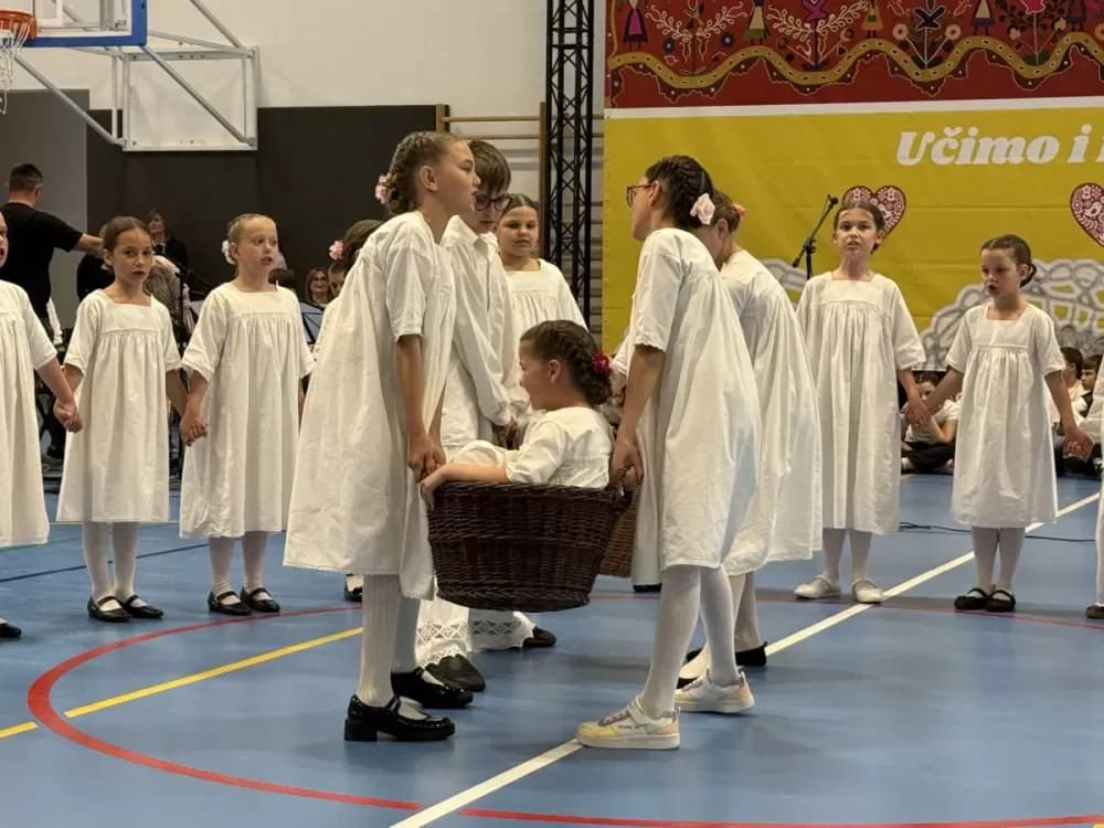Osnovna škola „Bogoslav Šulekʼ uz pjesmu i ples obilježila 69 godina postojanja