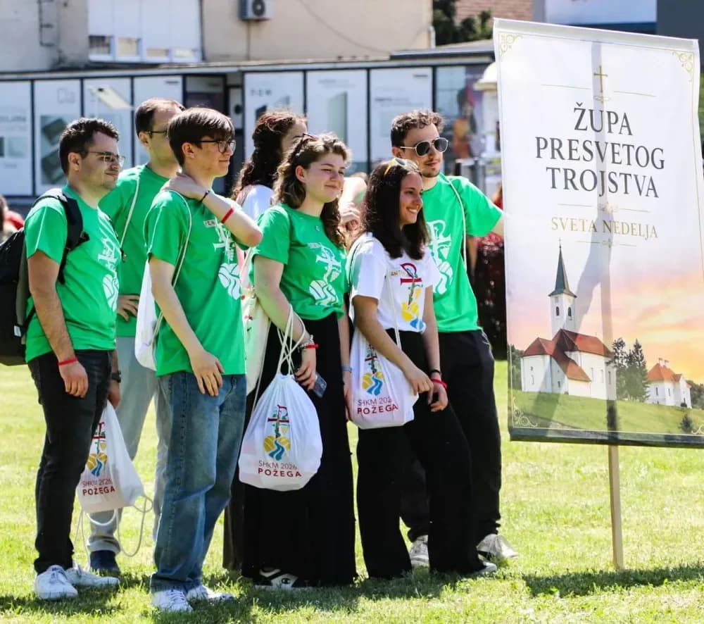 Veličanstveni prizori iz srca Zlatne doline: Više od 15 tisuća mladih slavilo Boga na Trgu u Požegi