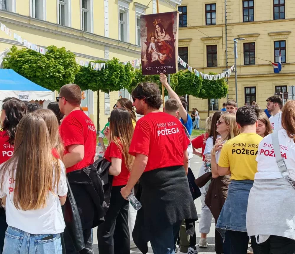Veličanstveni prizori iz srca Zlatne doline: Više od 15 tisuća mladih slavilo Boga na Trgu u Požegi