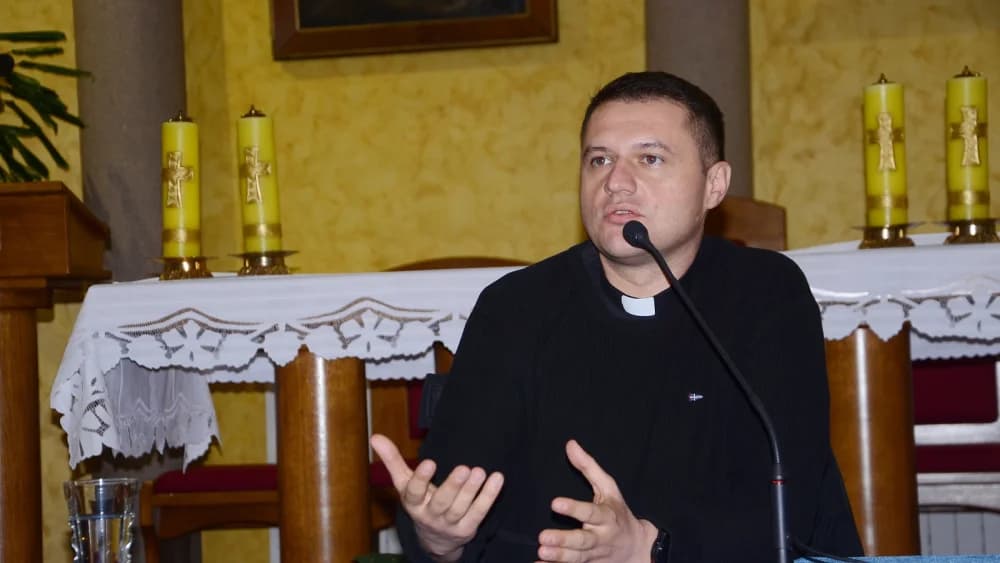 Bibličar dr. Benaković održao duhovnu obnovu u Slavonskom Brodu