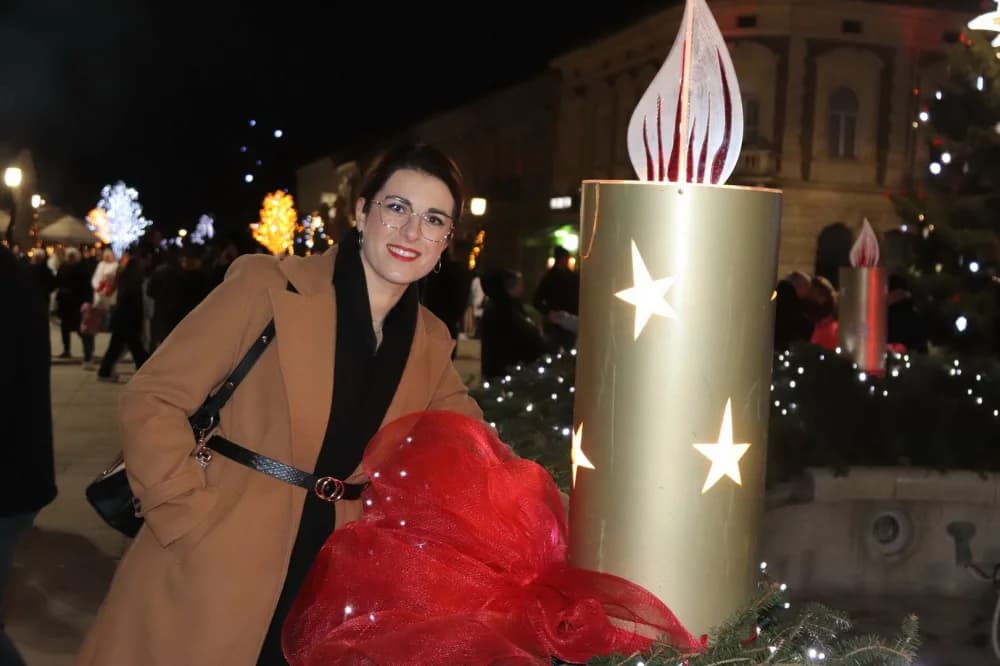 Pogledajte tko je žena koja je upalila prvi svijeću na Korzu