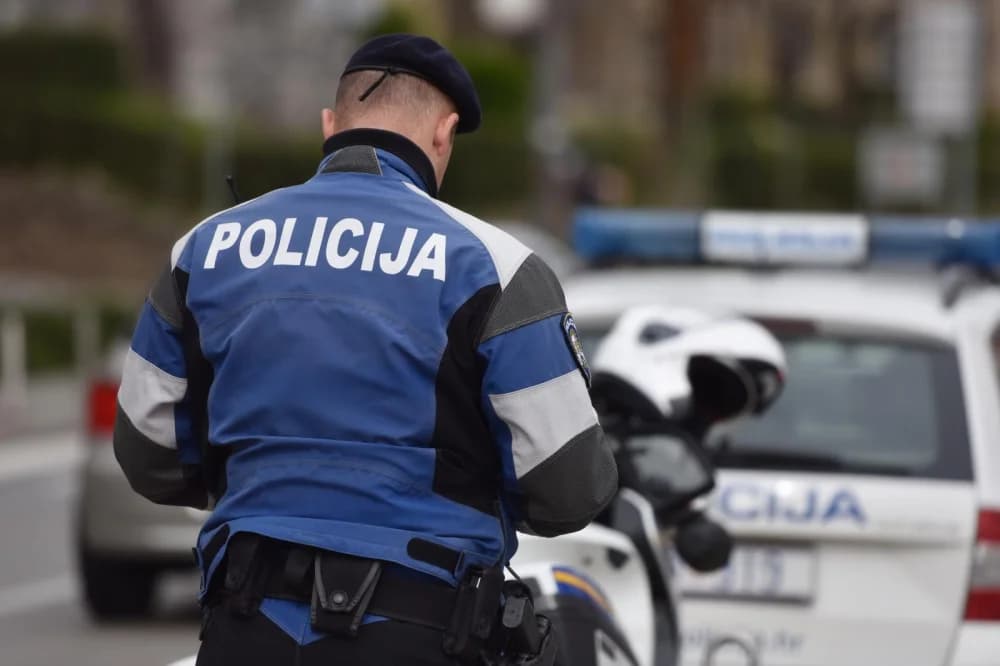 Pijan bježao policiji i skrivio prometnu nesreću