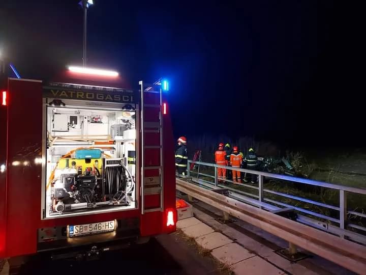 OBJAVLJENE FOTKE: Ovo je mjesto teške nesreće, ima poginulih