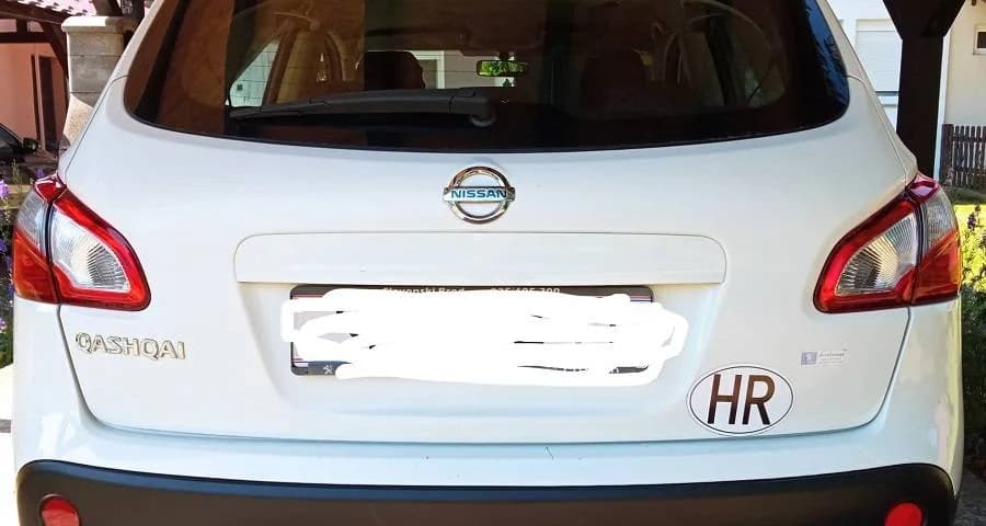 Treba li nam ili ne naljepnica HR na automobilu?