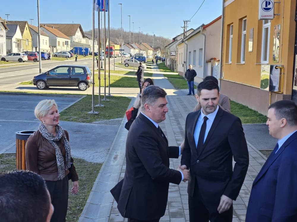 Milanović stigao u Sibinj: Pogledajte tko ga ke dočekao