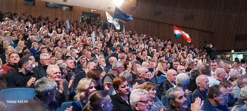 Plenković svojim dolaskom u Sl. Brod počastio HDZ