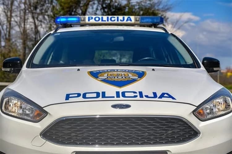 Pod utjecajem alkohola od 1,84 promila upravljao vozilom pa sletio s kolnika