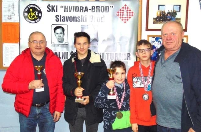 MEMORIJALNI ŠAHOVSKI TURNIR U RUŠČICI: Pobjednik MK Stjepan Damjanović iz ŠK Vina Markota