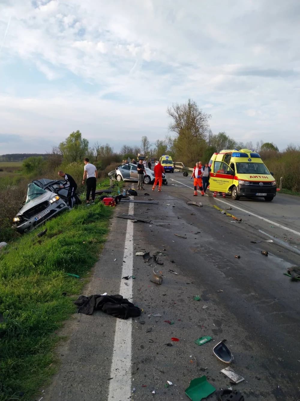 Vozač kamiona krenuo u krvavi pohod - probio i rampu na naplatnim kućicama!!!???