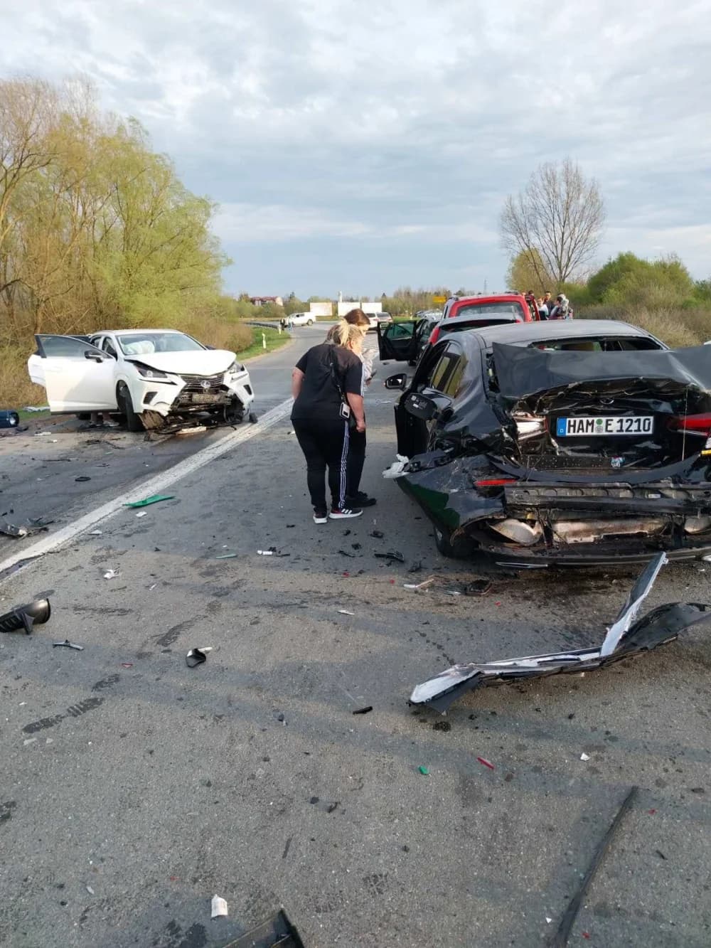 Vozač kamiona krenuo u krvavi pohod - probio i rampu na naplatnim kućicama!!!???