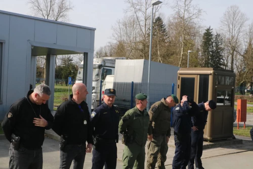 Ministar Davor Božinović u radnom posjetu Postaji granične policije Stara Gradiška: ʼSvaki dan sve jači u obračunu s kriumčarima migranataʼ