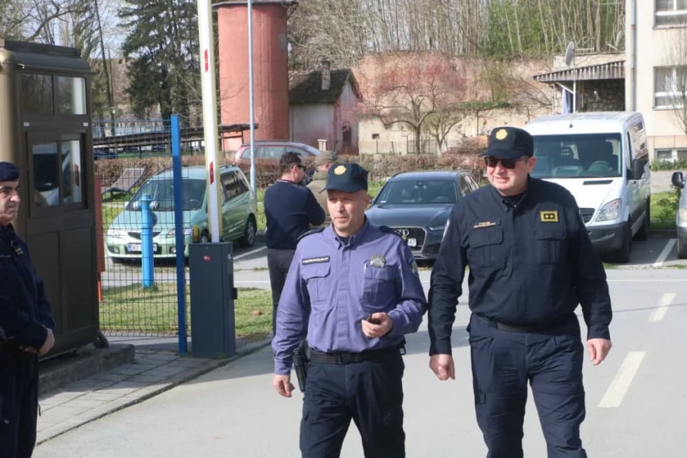 Ministar Davor Božinović u radnom posjetu Postaji granične policije Stara Gradiška: ʼSvaki dan sve jači u obračunu s kriumčarima migranataʼ