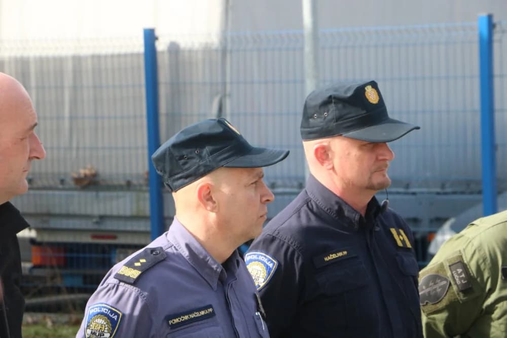 Ministar Davor Božinović u radnom posjetu Postaji granične policije Stara Gradiška: ʼSvaki dan sve jači u obračunu s kriumčarima migranataʼ