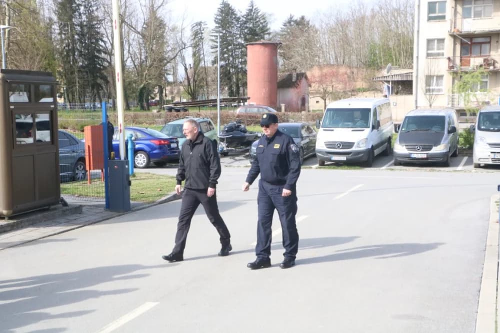 Ministar Davor Božinović u radnom posjetu Postaji granične policije Stara Gradiška: ʼSvaki dan sve jači u obračunu s kriumčarima migranataʼ