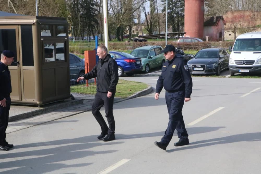 Ministar Davor Božinović u radnom posjetu Postaji granične policije Stara Gradiška: ʼSvaki dan sve jači u obračunu s kriumčarima migranataʼ