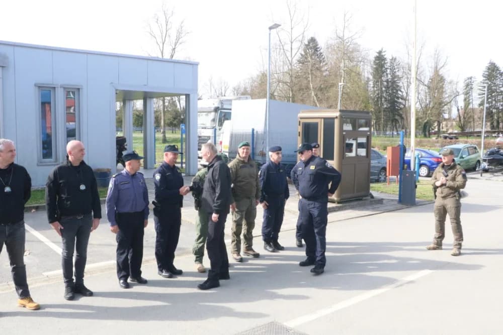 Ministar Davor Božinović u radnom posjetu Postaji granične policije Stara Gradiška: ʼSvaki dan sve jači u obračunu s kriumčarima migranataʼ