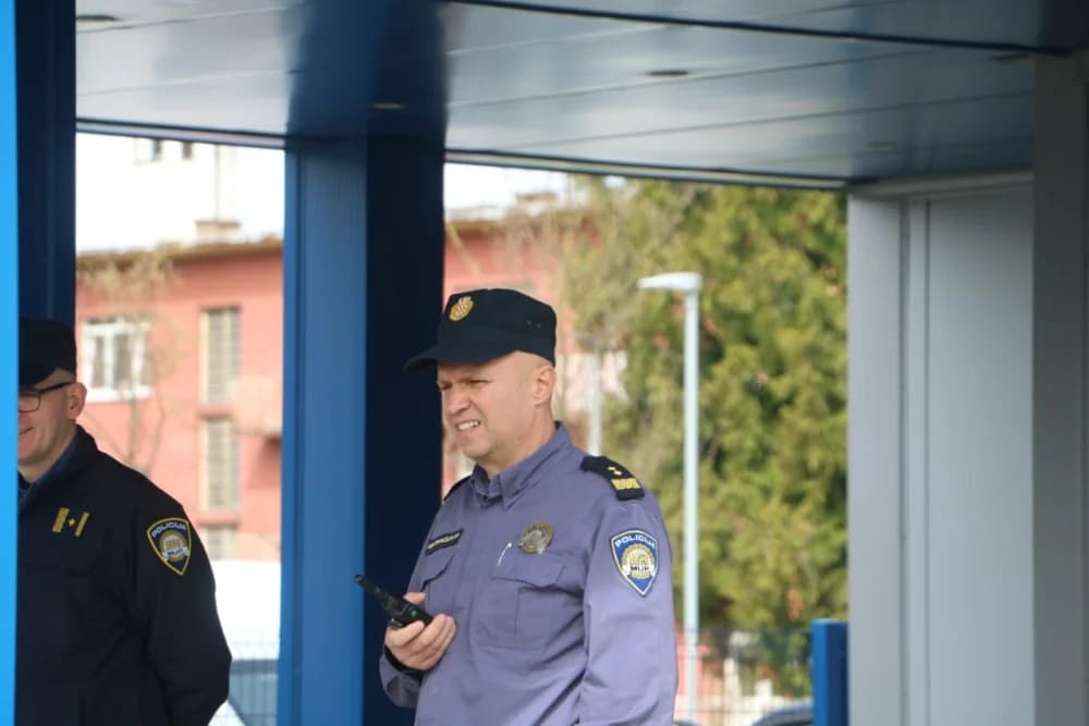 Ministar Davor Božinović u radnom posjetu Postaji granične policije Stara Gradiška: ʼSvaki dan sve jači u obračunu s kriumčarima migranataʼ