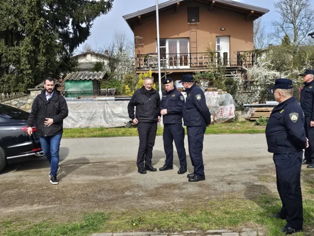 Ministar Davor Božinović u radnom posjetu Postaji granične policije Stara Gradiška: ʼSvaki dan sve jači u obračunu s kriumčarima migranataʼ