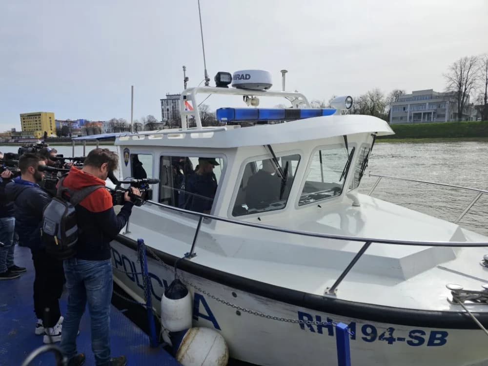 Ministar Davor Božinović u radnom posjetu Postaji granične policije Stara Gradiška: ʼSvaki dan sve jači u obračunu s kriumčarima migranataʼ