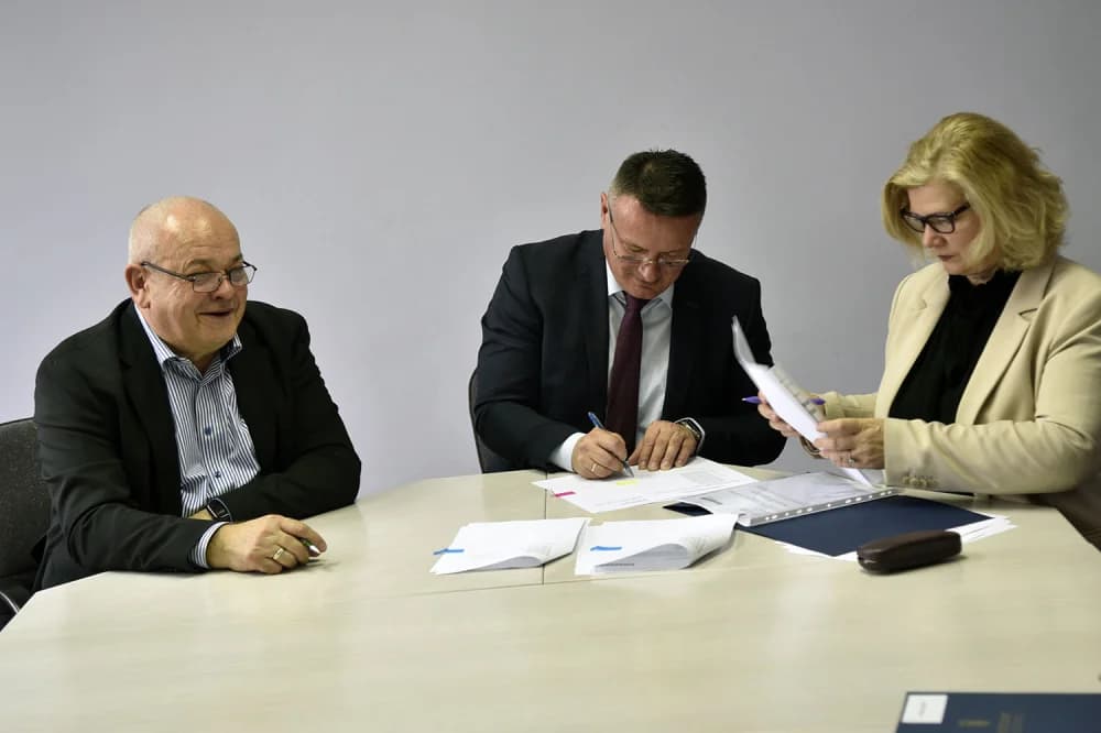 Izvršena primopredaja predmeta o upravljanju nekretninama i pokretninama u vlasništvu Republike Hrvatske za Županiju i grad Slavonski Brod
