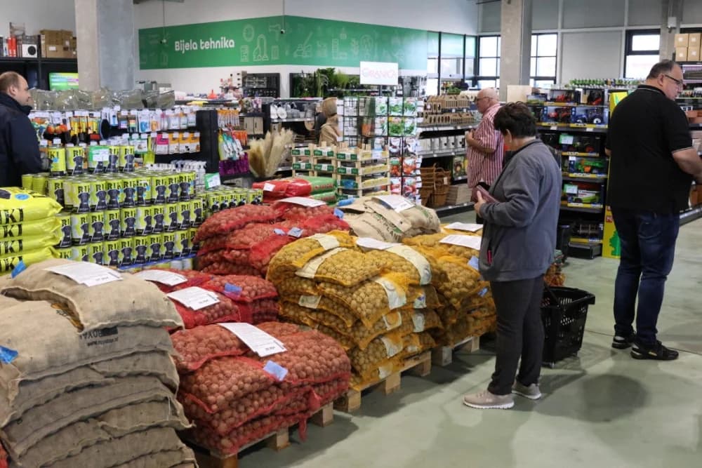 Agronom u Pleternici otvorio svoj 80. Agro centar: „Uložili smo više od 10 milijuna eura u ovu investiciju“