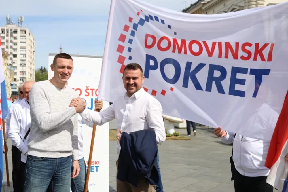 Srdačnost i selfie: Ovako su Brođani dočekali Penavu i Domovinski pokret na Korzu