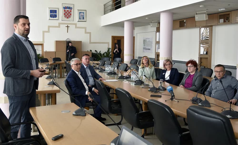 Kroz besplatni program do kvalitetnije izobrazbe i praktičnih znanja učenika Medicinske škole