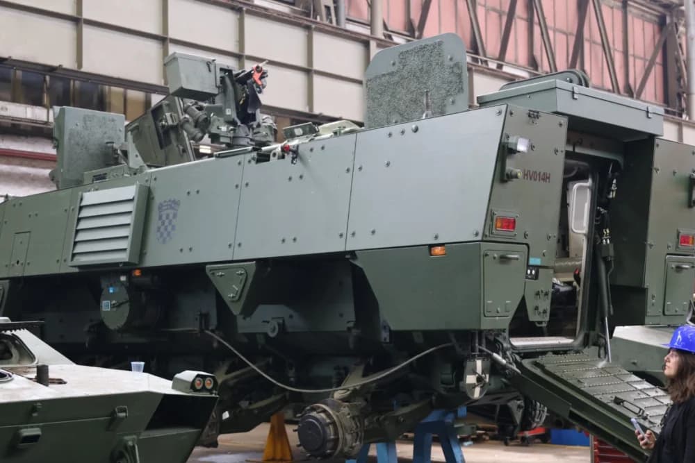 Obnavlja se u Đuri Đakoviću osam vozila Bradley za HV: ʼZnačajno osnažujemo sposobnosti Hrvatske vojskeʼ