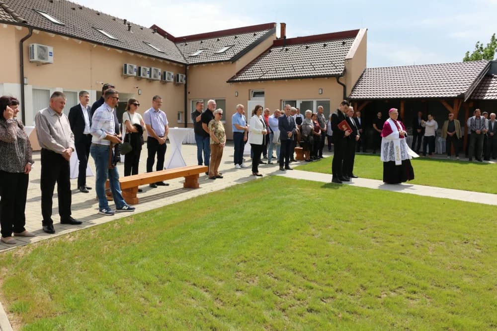 Uz blagoslov nadbiskupa Đure Hranića otvoren vrt arkanđela Rafaela