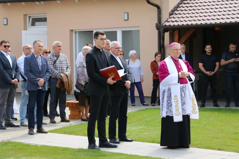 Uz blagoslov nadbiskupa Đure Hranića otvoren vrt arkanđela Rafaela