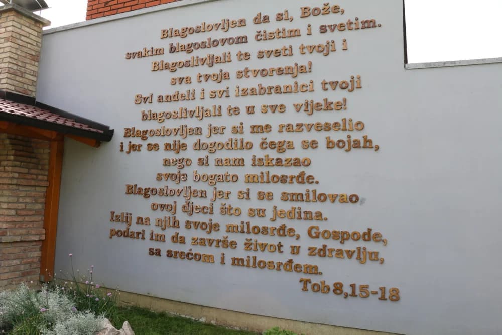Uz blagoslov nadbiskupa Đure Hranića otvoren vrt arkanđela Rafaela