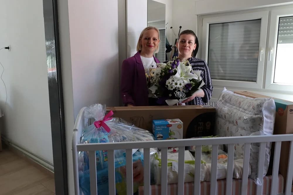 10 obitelji zaprimilo je danas vrijednu opremu za novorođenčad
