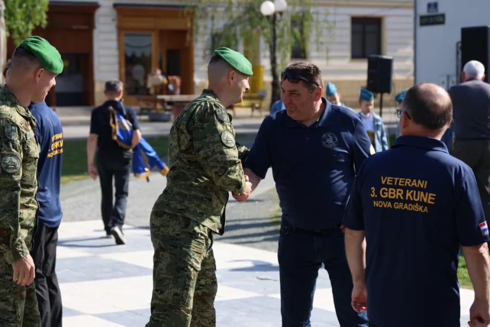 (VELIKA FOTOGALERIJA) 33. obljetnica obilježavanja osnutka 3. gardijske brigade “Kune” u Novoj Gradiški
