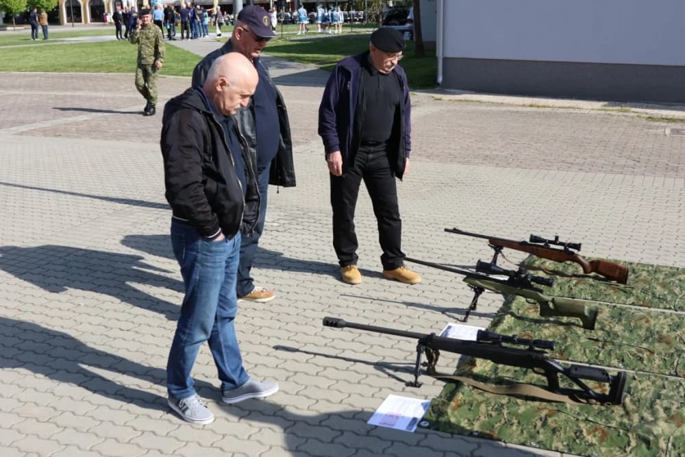 (VELIKA FOTOGALERIJA) 33. obljetnica obilježavanja osnutka 3. gardijske brigade “Kune” u Novoj Gradiški