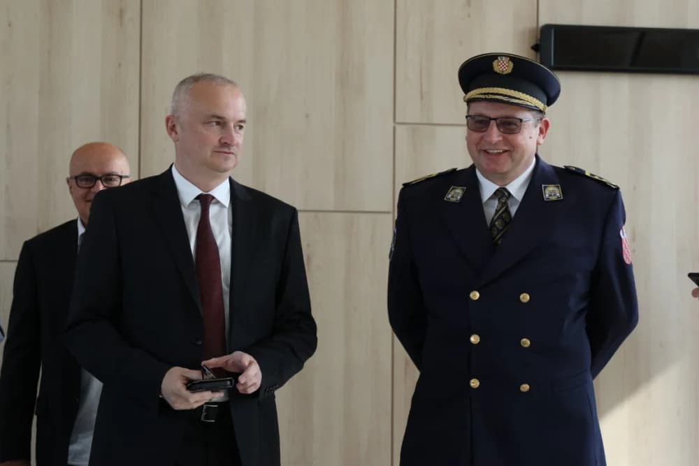 (VELIKA FOTOGALERIJA) 33. obljetnica obilježavanja osnutka 3. gardijske brigade “Kune” u Novoj Gradiški